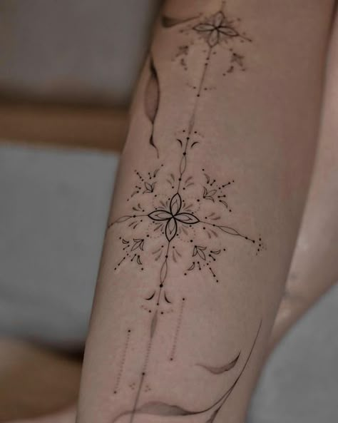 Norwegian Tattoo, Tattoo Ideas For Woman, Arm Tattoo Ideas, Pig Tattoo, Throat Tattoo, Inner Arm Tattoo, L Tattoo, Hand And Finger Tattoos, Chic Tattoo