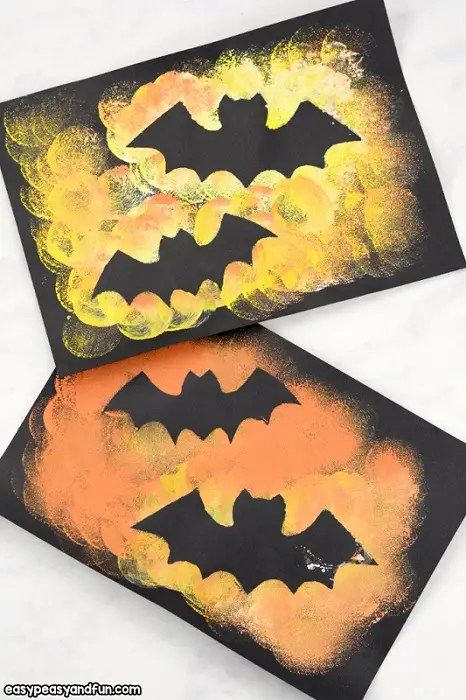 50 Fun Halloween Activities and Crafts for Kids Halloween Bat Activities For Preschool, October Pumpkins, Pelottava Halloween, Silhouette Halloween, Halloween Art Projects, Bricolage Halloween, Halloween Kindergarten, Bat Silhouette, Halloween Crafts Preschool