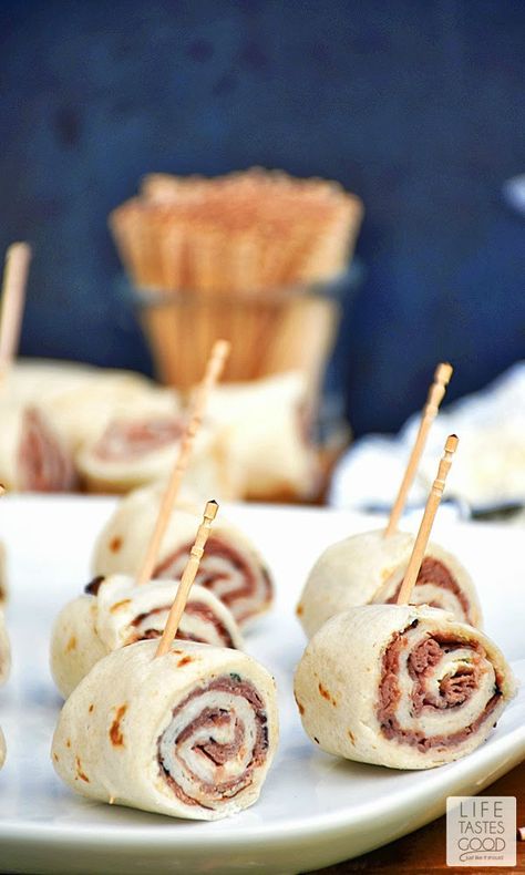 Boursin Cheese Pinwheels, Boursin Pinwheels, Roast Beef Pinwheels, Garlic Roast Beef, Beef Pinwheels, Garlic Roast, Finger Snacks, Indulgent Recipes, Pin Wheels