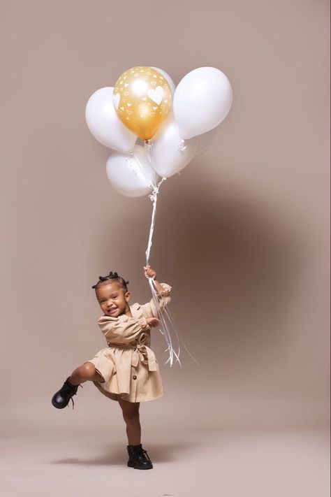 Classy Birthday Photoshoot, Classy Birthday Photoshoot Ideas, Sibling Shoot, Barbie Photoshoot, Mommy Daughter Photography, Mommy Daughter Photoshoot, Photo Bebe, Classy Birthday, Birthday Photoshoot Ideas