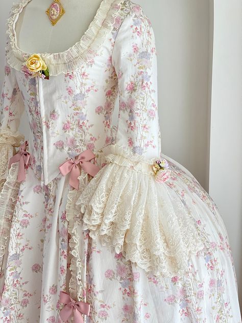 Rococo Dress Modern, Versailles Ball, Mary Antoinette, 1700s Dresses, Colonial Wedding, Queen Marie Antoinette, Marie Antoinette Style, Victorian Era Dresses, 1700 Fashion