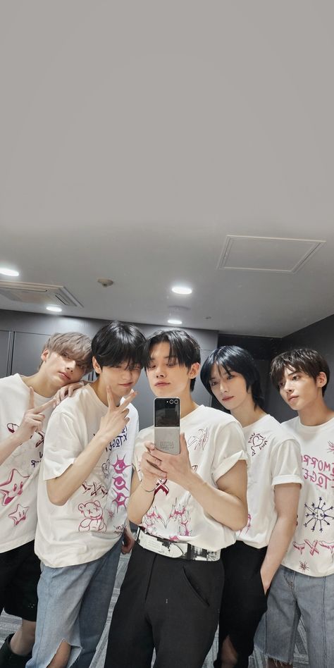 Txt Ot5 Lockscreen, Txt Hd Wallpaper, Txt Group Wallpaper, Txt Phone Wallpaper, Txt Lockscreen Aesthetic, Kpop Wallpaper Txt, Txt Wallpaper Ot5, Txt Ot5 Wallpaper, Txt Group Photo