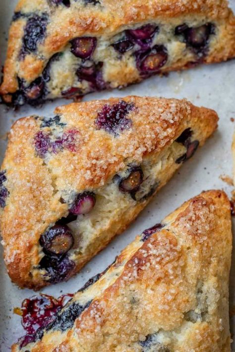 Blueberry Scones Recipe, Scones Recipe Easy, Scones Ingredients, Blueberry Desserts, Blueberry Scones, Scones Recipe, Berries Recipes, Blueberry Recipes, Muffin Recipe