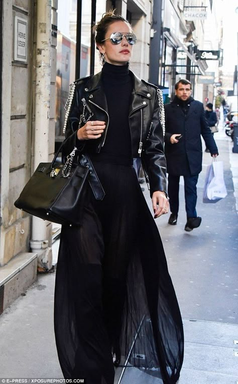 00s Mode, Woman In Black, Paris Shopping, Looks Black, Alessandra Ambrosio, Fashion Weeks, 가을 패션, Mode Inspiration, Outfits Casuales