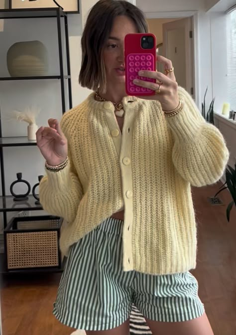 Yellow Sweater Outfit, Cardigan Aesthetic, Yellow Cardigan, Thrift Inspo, Sweater Outfit, Spring Fits, Yellow Sweater, 2025 Fashion, Spring Summer 2024