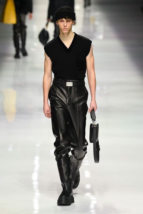 #style #fashion Gay Club Outfit, Fendi Menswear, Sza Concert, Fendi Collection, Techno Outfit, Model Runway, Leather Pants Outfit, Pants Outfit Men, Mens Leather Pants