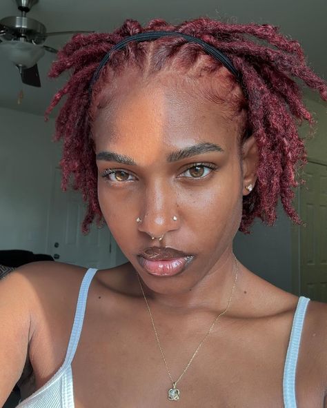 deep red color on locs #Regram via @www.instagram.com/p/CuKwMj9SSRd/ Loc Growth Progress, Color On Locs, Coloring Locs, Dreads Black Women, Color Locs, Red Dreadlocks, Dyed Dreads, Pretty Locs, Red Dreads