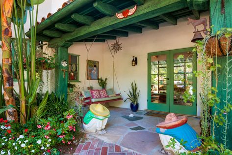 Spanish Hacienda Style Homes, Style Hacienda, Mexican Style Homes, Annie Potts, Mexican Garden, Hacienda Homes, Backyard Covered Patios, Spanish Hacienda, Covered Patio Design