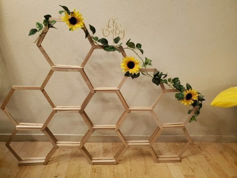 Bee Baby Shower Decoration, Bee Themed Birthday Party, Sunflower Baby Shower, Bee Nursery, Honey Bee Baby Shower, Bee Theme Party, Bee Birthday Party, Sunflower Baby Showers, Honey Bee Decor