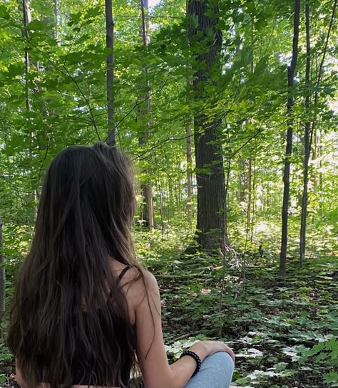 Outside Girl Aesthetic, Girl In Woods Aesthetic, Forest Selfie Ideas, Woods Instagram Pictures, Forest Pictures Aesthetic, Girl In Forest Aesthetic, Natural Girl Aesthetic, Girl In Nature Aesthetic, Free Girl Aesthetic