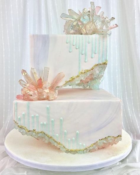 Pastel Geode Birthday Cake | Geode Cake Ideas Geode Cakes, Crazy Wedding Cakes, Geode Cake, Crystal Cake, Monster Cake, Tiered Cake, Cake Trends, Crazy Cakes, Unique Cakes