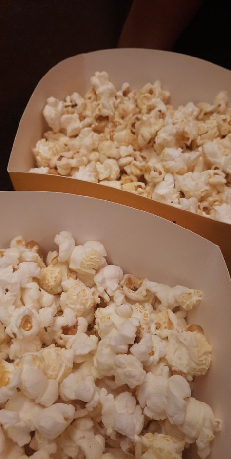 Popcorn Xxi, Cinema Popcorn, Salty Popcorn, Movie Popcorn, Best Snapchat, Starbucks Coffee Recipes, Insta Post, Snap Food, Roblox Avatar