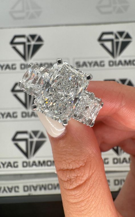 Diamond Cut Engagement Rings, 4ct Engagement Ring, Most Expensive Diamond Ring, Large Engagement Ring, Dreamy Rings, 8 Carat Diamond Ring, Huge Engagement Rings, Writing Aesthetics, 5 Carat Diamond Ring