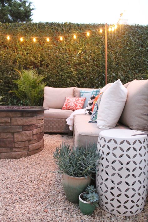 Easy-Peasy DIY outdoor patio! A quick, weekend project to increase your functional living space! Patio Fire Pits, Diy Patio Ideas, Diy Outdoor Space, Pea Gravel Patio, Gravel Patio, Cheap Patio, Pea Gravel, Patio Diy, Outdoor Diy Projects