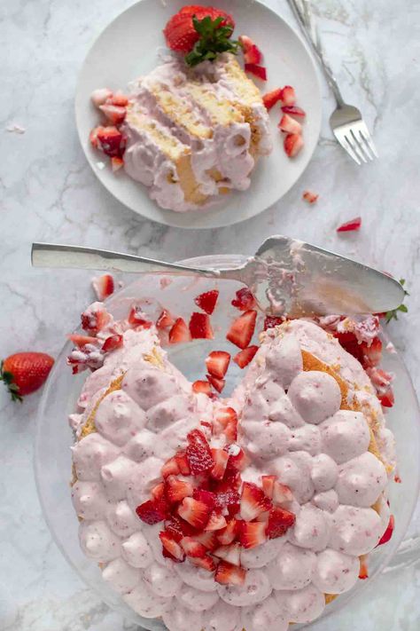 Italian Strawberry Cream Cake, Olive Garden Strawberry Cream Cake, Bee Sting Cake Recipe, Strawberries And Cream Cake, Fluffy Sponge Cake, Strawberry Cream Cake, Bee Sting Cake, Strawberry Things, Strawberry Cream Cakes