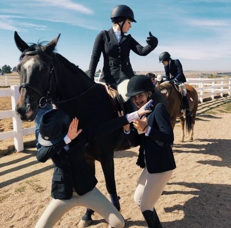 Hunter Jumper Aesthetic, Horsey Life, Horse Riding Aesthetic, Horse Riding Outfit, Cute Horse Pictures, Equestrian Aesthetic, Equestrian Girls, Horse Aesthetic, Equestrian Lifestyle