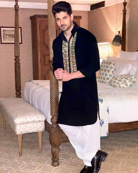 Indo Western Outfits For Men, Traditional Indian Mens Clothing, Sooraj Pancholi, Suraj Pancholi, Jumpsuit Outfit Wedding, Latest Kurta Designs, Pajama Men, Indian Wedding Clothes For Men, Boys Kurta Design