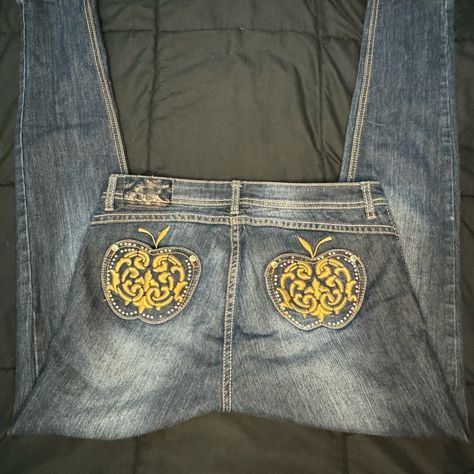 Apple Bottom Jeans Vintage Jeans, As You Can See They’re In Perfect Condition And Never Worn, Super Super Vintage And Hope Someone Loves Them As Much As Me Apple Bottom Jeans 2000s, Apple Bottom Jeans Outfits, Apple Jeans, Apple Clothes, Thrift Board, Jeans Embroidery, Mcbling Fashion, Apple Bottom Jeans, 2000s Clothing