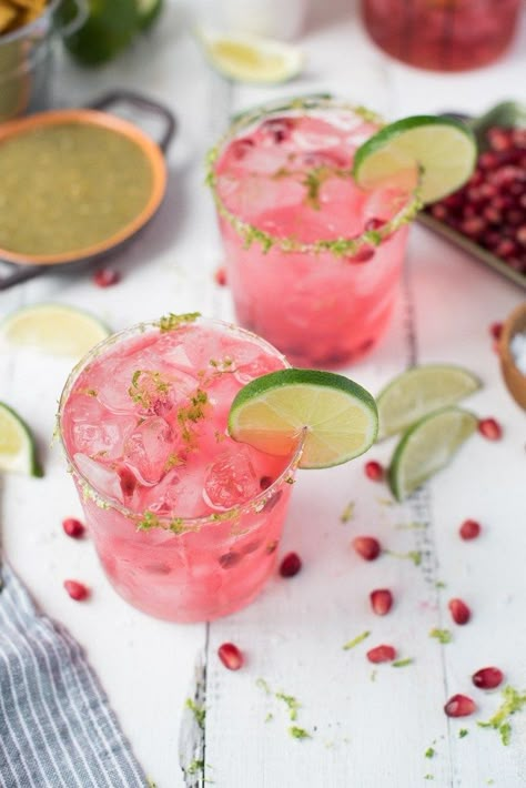 Pomegranate Margarita, New Drink, Pretty Cocktails, Outdoor Barbeque, Pink Pom Pom, Pink Cocktails, Pink Drink, Fancy Drinks, Festive Drinks