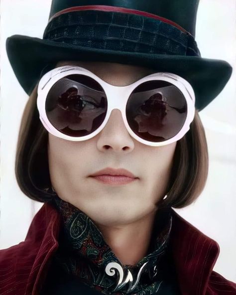 Johnny Depp Willy Wonka, Charlie Chocolate Factory, Johnny Depp Characters, Barnabas Collins, Funny Caricatures, Sweeney Todd, Love Film, Funny Jokes For Adults, Winona Ryder