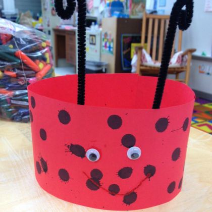 25 Awesomely Red Crafts for Preschoolers – Play Ideas Red Day Activity, Ladybug Hat, Summer Crafts For Toddlers, Insects Preschool, Bugs Preschool, Crafts For Preschoolers, Red Crafts, Insect Crafts, Ladybug Theme