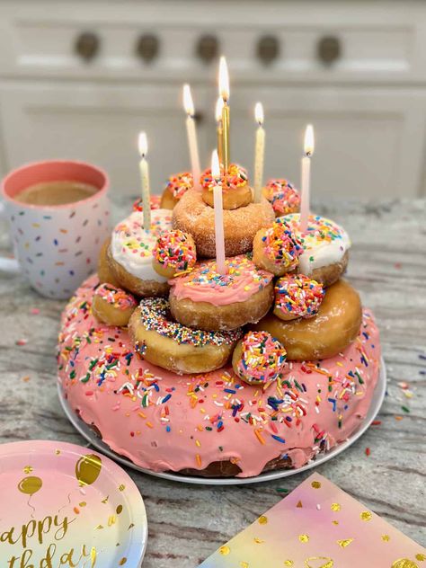 Girls Donut Birthday Party Ideas, Donut Decorated Cake, Donut Smash Cake Girl, Birthday Doughnut Ideas, Donut Birthday Party Cake, Donut Birthday Cakes, Donut Cake Birthday, Donut Decorations Ideas, Donut Cake Ideas