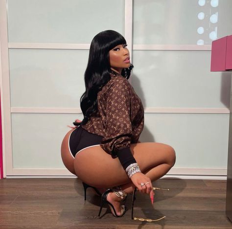 Nicki Minaj Outfits, Nicki Minaj Wallpaper, Nicki Minaj Barbie, Nikki Minaj, Nicki Minaj Photos, Nicki Minaj Pictures, Female Rappers, Curvy Women Jeans, Nicki Minaj