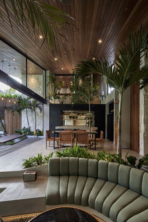 Gallery of Cala Blanca Bali House / Biombo Architects - 1 Loft Minimalista, Tropical Doors, House In Bali, Biophilic Architecture, Bali Architecture, Bali Furniture, Tropical Living Room, Interior Design Classes, Bali House