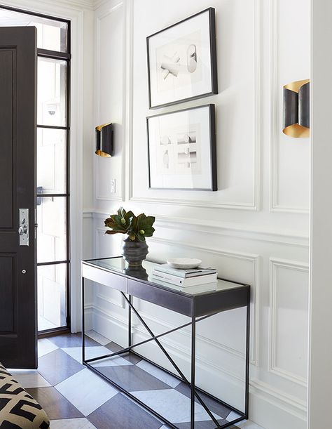 12 Entryways & Mudrooms We Can't Stop Pinning - House & Home Foyer Furniture, Minimalist Dekor, Foyer Decorating, Entrance Foyer, Foyer Design, Home Luxury, Georgian Homes, Wall Molding, Decor Minimalist