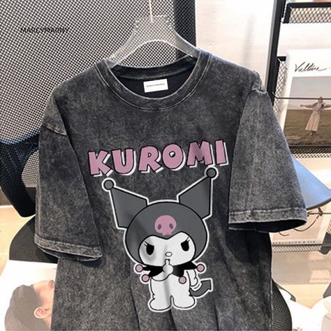 Kuromi kiss & Tell Vintage Shirt💜🖤 Available in multiple sizes🔥🔥🔥 Shop now at GoodChoyice.com or click LINK IN BIO 🛍️ We ship worldwide.🙌 Follow @goodchoyiceoffcial for more kawaii lifestyle posts and order packaging content. ♡ ♡ ♡ ♡ ♡ #sanrio#kuromi#pochacco#cinnamoroll#mymelody#hellokitty#kawaii#hellokittycore#pompompurin#asmr#satisfying#gift#kuromicore#sanriogirl#hellokittyaddict#kuromiandmymelody#usa#phonecase Cheap Multicolor Hello Kitty Print Top, Kuromi Design, Kuromi Clothes, Kitty Clothes, Hello Kitty Clothes, Y2k Shorts, Sanrio Kuromi, Oversized Top, Y2k Streetwear