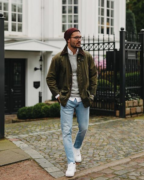 Justus Frederic Hansen on Instagram: “Werbung | I certainly am a great proponent for suits, ties and classic attire in general but there are those days where it either isn’t…” Barbour Style Men, Barbour Jacket Outfit, Nike Preppy, Barbour Jacket Mens, Sports Coat And Jeans, Barbour Beaufort, London Mens Fashion, Khakis Outfit, Japanese Mens Fashion