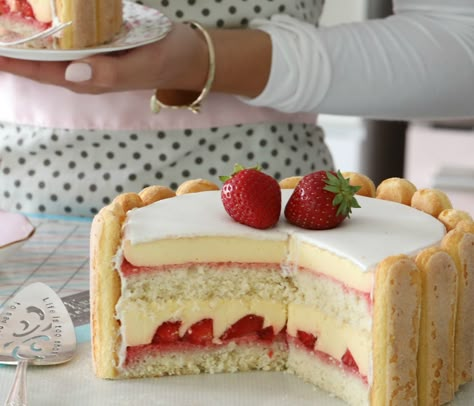 Passionfruit Mousse Cake With Strawberries - Passion 4 baking :::GET INSPIRED::: Passionfruit Mousse, Strawberry Cottage, Jelly Roll Cake, Cake With Strawberries, Vanilla Recipes, A Piece Of Cake, Strawberry Cakes, Piece Of Cake, Mousse Cake