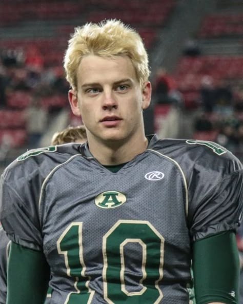 Joe Burrow Cute, He Needs Me, Joe Shiesty, Basketball Girlfriend, Hot Football Players, Joseph Lee, Celeb Men, Jack Hughes, Nfl Football Players