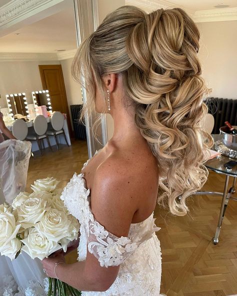 The wedding season is here, and brides from all over the world will be celebrating in style! What type of style are we referring to, and what is somet... Bride Inspo Bridal Hair, Wedding Hairstyles For Sleeveless Dress, Bridal High Ponytail With Veil, Long Wedding Hair Styles, Wedding Hairstyles For Extra Long Hair, Hairstyles For A Wedding Bridesmaid, Hair To Side Wedding, 2025 Bridal Hair Trends, Strapless Dress Wedding Hair