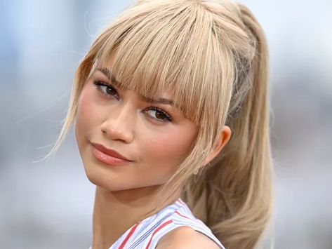 Zendaya with blunt bangs Hair Change, Coral Lips, Blonde Bangs, Spring Hair, Honey Blonde Hair, Body Hair Removal, Lip Hair, Spring Hairstyles, Body Hair