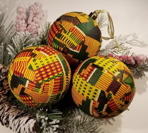 Diy Kwanzaa Decorations, Kwanzaa Crafts, Kwanzaa Decorations, Decorative Bowl Filler, African Christmas, Kwanzaa Gifts, Happy Kwanzaa, African Crafts, Diy Christmas Tree Ornaments