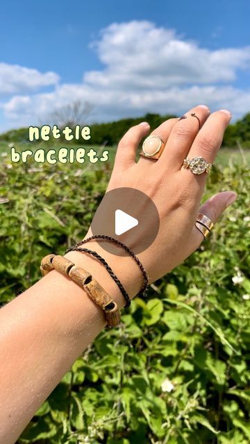 Diy Nature Bracelets, Diy Druid Accessories, Nature Jewelry Diy, Foraging Crafts, Nature-inspired Pendant Jewelry For Crafting, Nature Fairy Craft, Sustainable House Ideas, Goth Diy, Camping Things