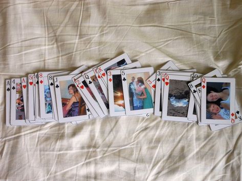 Diy Photo Playing Cards, Diy Photo Present Ideas, Picture Card Ideas, Diy Presents For Best Friends, Photo Present Ideas, Playing Cards Diy, Birthday Gifts Friend, Photo Playing Cards, Cards Aesthetic