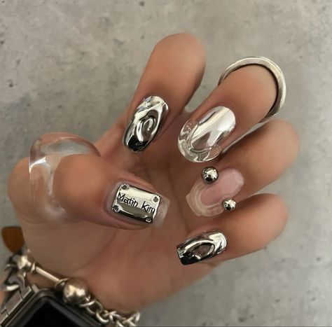 3D silver chrome paragel nails Cyberpunk Nails, Euphoria Nails, Small Nails, Mens Nails, Hello Nails, Chrome Nail, Grunge Nails, Short Nails Art, Simple Acrylic Nails