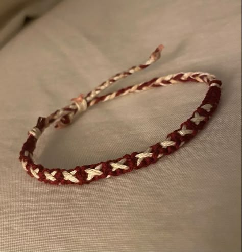 Square Not Bracelets, String Bracelets Aesthetic, String Bracelet Aesthetic, Criss Cross Friendship Bracelet, Bracelet String Ideas, Matching String Bracelets, 2 String Bracelet, Friendship Bracelets Knots, How To Make A Bracelet With String