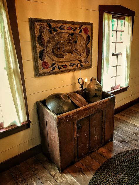 Dry Sink 🌻 Primitive Dry Sink Decor Ideas, Dry Sink Decor Ideas, Primitive Dry Sink, Easy Home Decor Diy, Trunk Decor, Antique Dry Sink, Primitive Home Decorating, Primitive Kitchens, Early American Decor