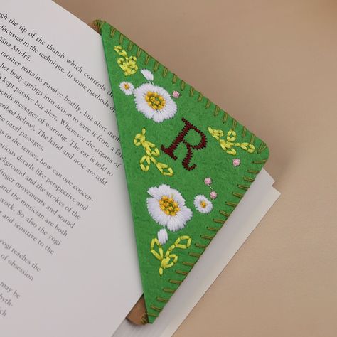 Practical Gifts For Men, Felt Bookmark, Corner Bookmark, Bookmarks For Books, Custom Bookmarks, Corner Bookmarks, Flower Bookmark, Book Markers, Bookmark Gifts