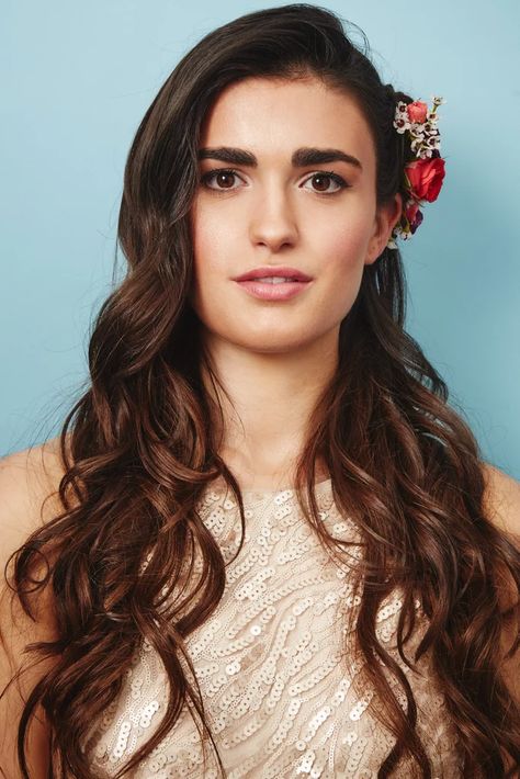 The Hairstyle: Side-Swept Waves With an Accent Braid | Unique Ways to Wear Wedding Hair Flowers | POPSUGAR Beauty Photo 12 Floral Comb, Long Hair Tutorial, Hair Flowers, Popsugar Beauty, Wedding Hair Flowers, Wedding Hair Down, Bridal Updo, Wedding Hairstyles Updo, Hair Down