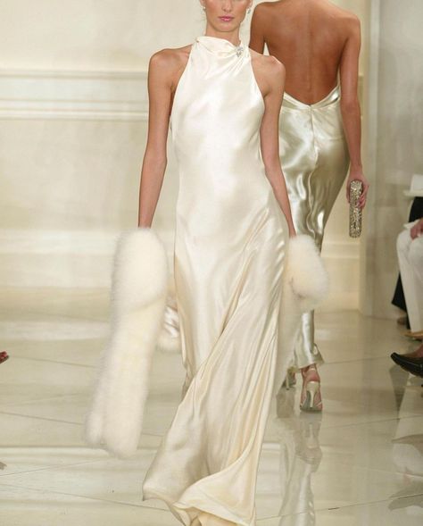 Haute Couture Fashionista on Instagram: “Ralph Lauren in the 2000s @ralphlauren #ralphlauren #vintagestyle #y2kfashion #2000s” Haute Couture Style, Mode Hippie, Runway Fashion Couture, Zoe Kravitz, Couture Mode, White Gowns, Mode Inspo, Wedding Dress Inspiration, Dream Wedding Dresses