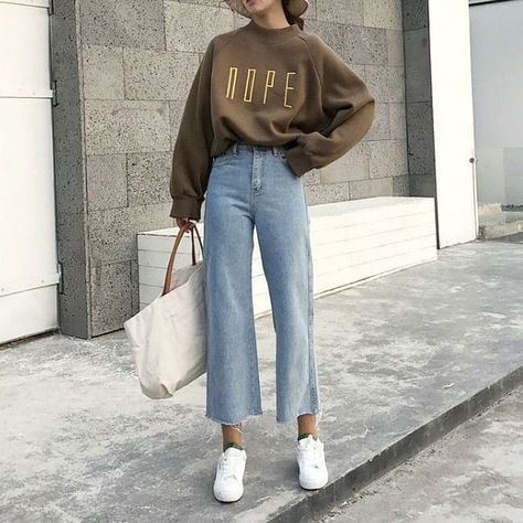 kfashion pinterest | @meilinapr Jeans Trend, Look Retro, K Fashion, Traje Casual, Mode Casual, Retro Mode, Outfit Trends, Ulzzang Fashion, Festival Looks