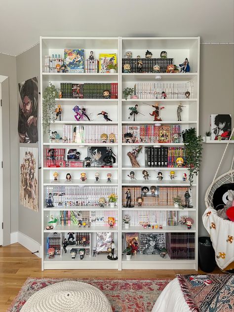 Nerdy Bookshelf, Anime Wall Decor Ideas, Book Shelf Decorating Ideas Display, Manga Room Ideas, Manga Bookshelf Ideas, Manga Room Aesthetic, Anime Room Design, Manga Shelf Ideas, Anime Shelves