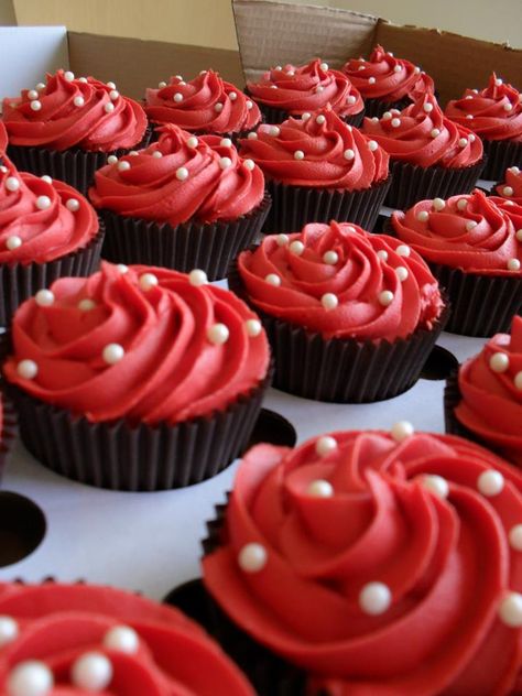 Red And White Cupcakes Birthday, Red Icing Cupcakes, Red And Black Cupcakes Ideas, Red Black And White Cupcakes, Red Party Aesthetic Ideas, Black And Red Cupcakes, Red Wedding Cupcakes, Red And Black Cupcakes, Red Food Ideas Party