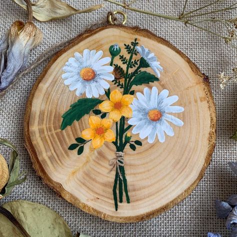 Melissa Summerhayes’s Instagram post: “🌼🌿🤍 • • • • • #etsy #etsyuk #etsyshop #etsyseller #woodpainting #woodart #handmade #handpainted #acrylicpainting #acryliconwood #woodslice…” Wood Plate Painting, Wooden Disc Painting Ideas, Fall Wood Painting Ideas, Wood Coaster Painting, Painting On Wood Slices Ideas, Wood Acrylic Painting, Easy Wood Painting Ideas, Painted Wood Circles, Wood Board Painting Ideas