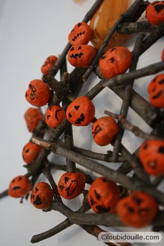 couronne d'halloween Couronne Halloween, Art Plastique, Halloween, Art