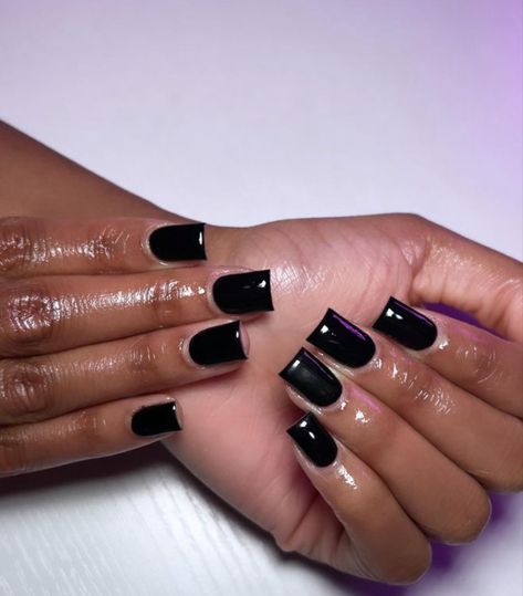 Tapper Square Acrylic Nails Short, All Black Nails Short, Simply Cute Nails, Solid Black Acrylic Nails, Cute Nails For Homecoming, Black Overlay Nails, All Black Short Nails, Simple Nails To Do At Home, Black Nails Designs Short